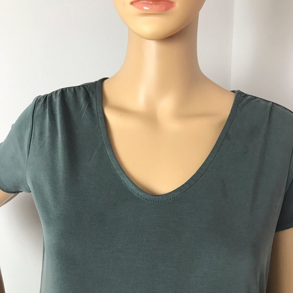 Green Tea Women’s Oversized V-Neck T-Shirt Modal Ruffle Hem Size Small - Picture 2 of 10